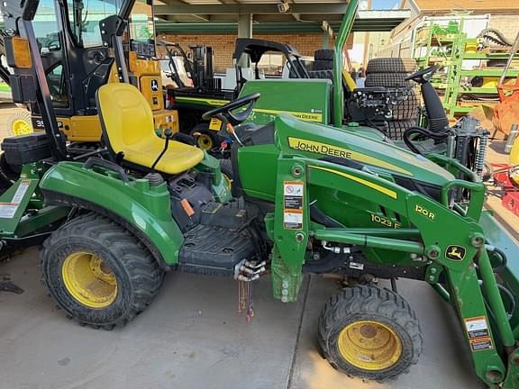 Image of John Deere 1023E equipment image 2