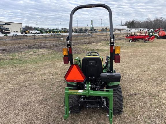 Image of John Deere 1023E equipment image 4