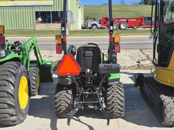 Image of John Deere 1023E equipment image 4