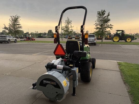 Image of John Deere 1023E equipment image 4