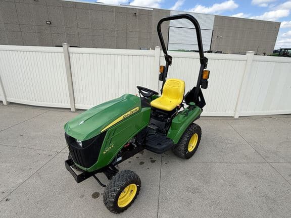 Image of John Deere 1023E equipment image 2