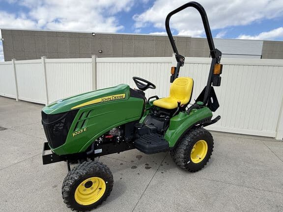Image of John Deere 1023E equipment image 1