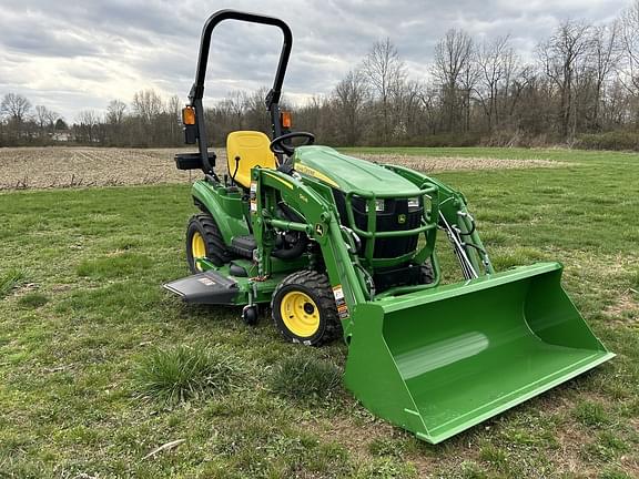 Image of John Deere 1023E equipment image 2
