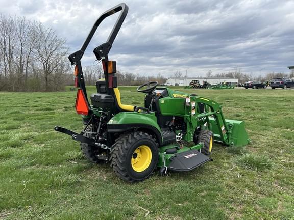 Image of John Deere 1023E equipment image 4