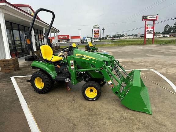 Image of John Deere 1023E equipment image 3