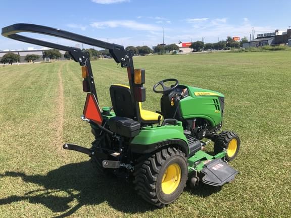 Image of John Deere 1023E equipment image 2