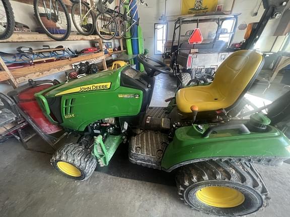 Image of John Deere 1023E equipment image 2