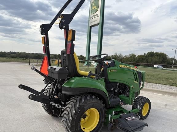 Image of John Deere 1023E equipment image 1