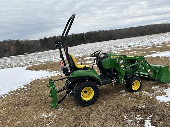 Image of John Deere 1023E equipment image 3