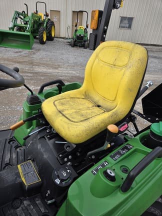 Image of John Deere 1023E equipment image 4