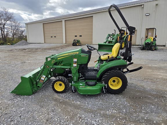 Image of John Deere 1023E equipment image 2