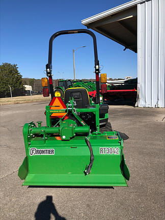 Image of John Deere 1023E equipment image 4