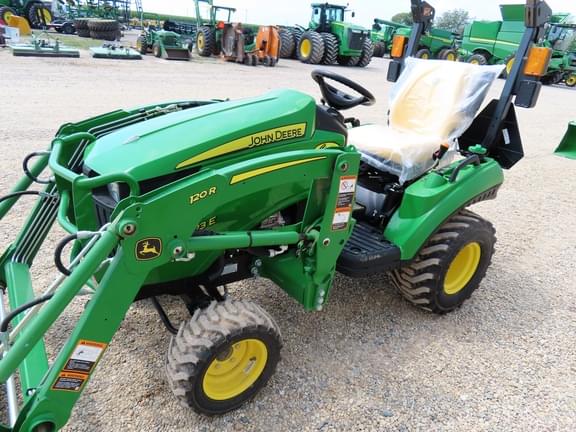 Image of John Deere 1023E equipment image 4
