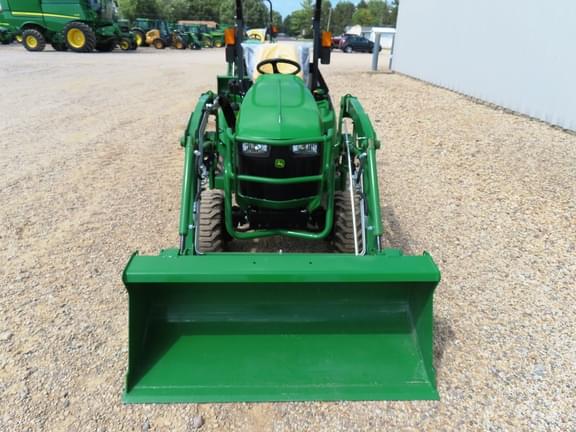 Image of John Deere 1023E equipment image 3