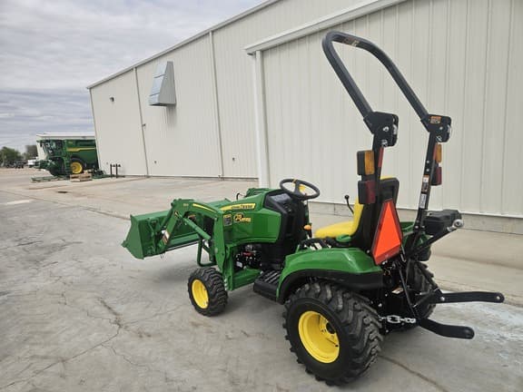 Image of John Deere 1023E equipment image 3
