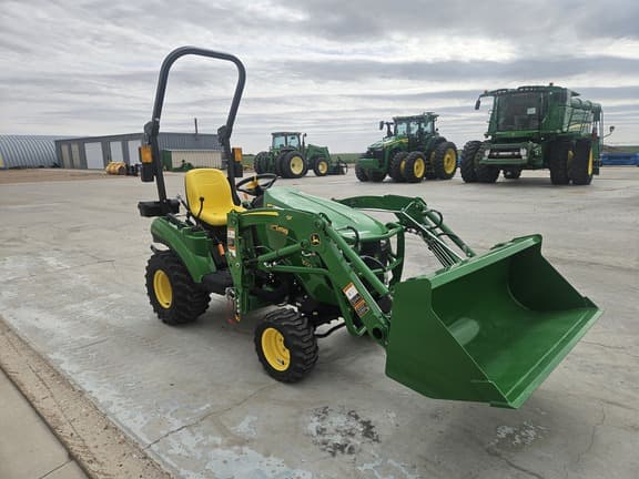 Image of John Deere 1023E equipment image 4