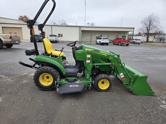 Image of John Deere 1023E equipment image 4