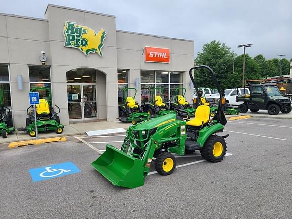 Image of John Deere 1023E equipment image 2