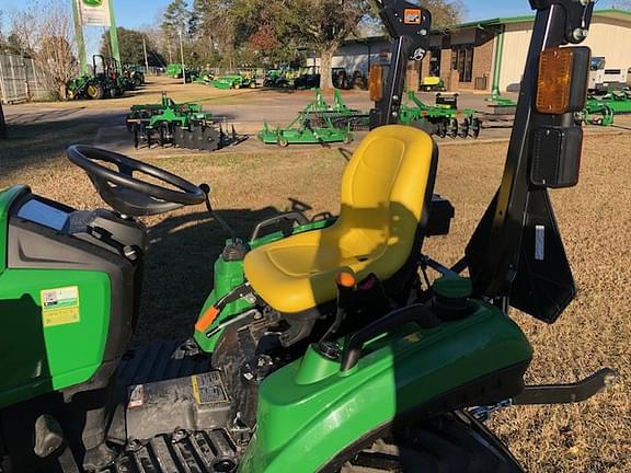 Image of John Deere 1023E equipment image 3