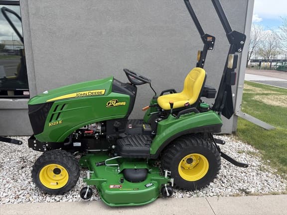 Image of John Deere 1023E equipment image 1