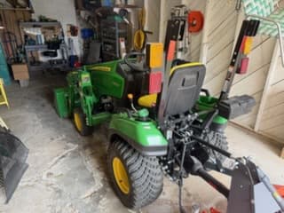 Image of John Deere 1023E equipment image 2