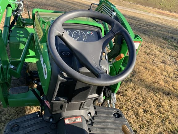 Image of John Deere 1023E equipment image 4