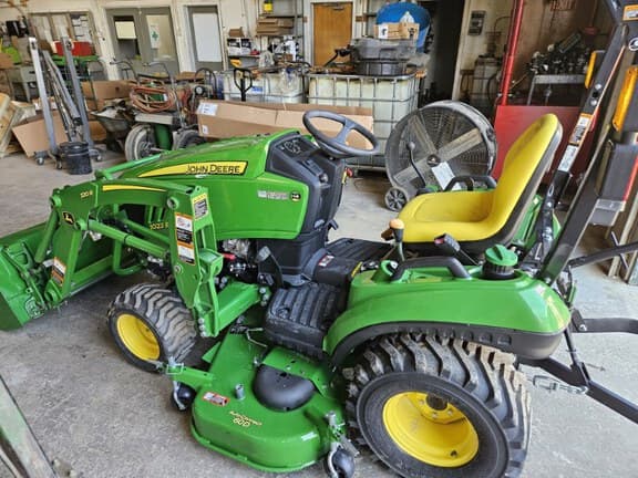 Image of John Deere 1023E equipment image 4