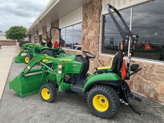 Image of John Deere 1023E equipment image 4