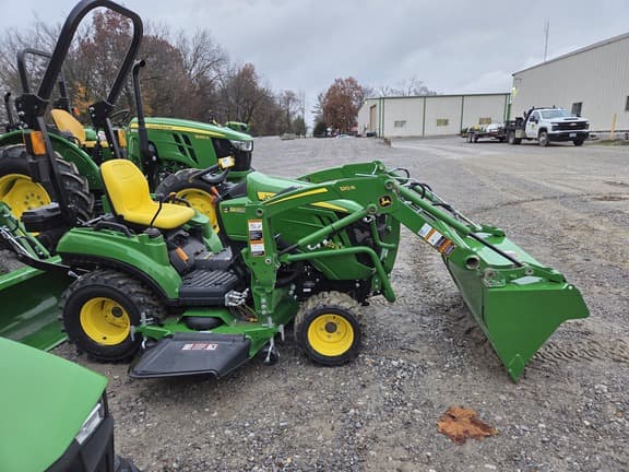 Image of John Deere 1023E equipment image 4