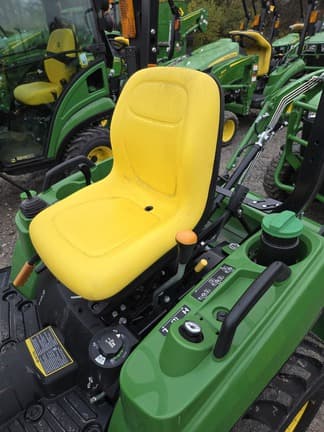 Image of John Deere 1023E equipment image 3