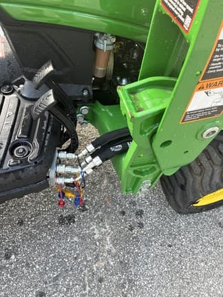 Image of John Deere 1023E equipment image 4