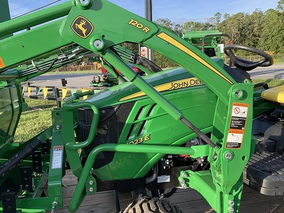 Image of John Deere 1023E equipment image 3