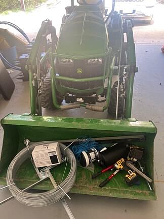 Image of John Deere 1023E equipment image 3