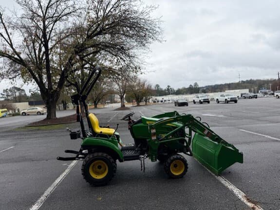 Image of John Deere 1023E equipment image 2