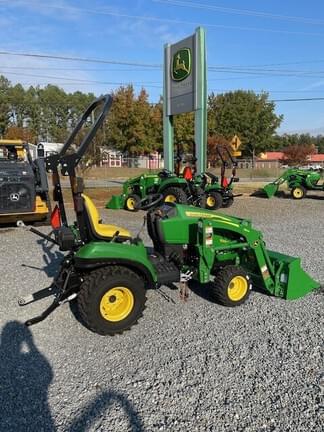 Image of John Deere 1023E equipment image 3