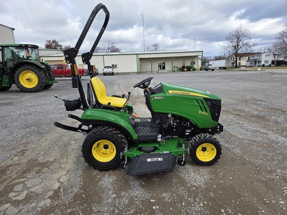 Image of John Deere 1023E equipment image 4