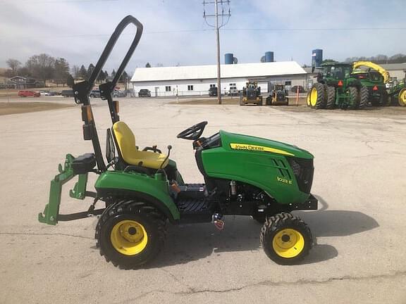 Image of John Deere 1023E equipment image 4