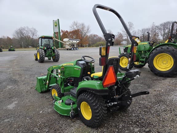 Image of John Deere 1023E equipment image 4