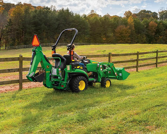 Image of John Deere 1023E equipment image 3