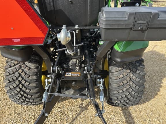 Image of John Deere 1023E equipment image 4