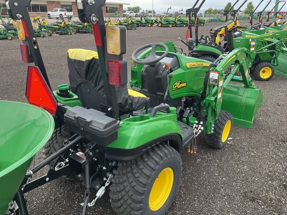 Image of John Deere 1023E equipment image 3