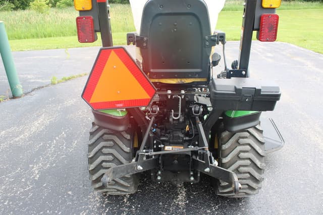 Image of John Deere 1025R equipment image 3