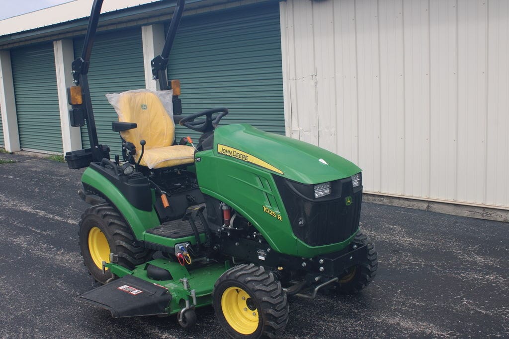 2024 John Deere 1025R Equipment Image0
