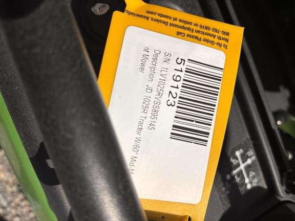Image of John Deere 1025R equipment image 4