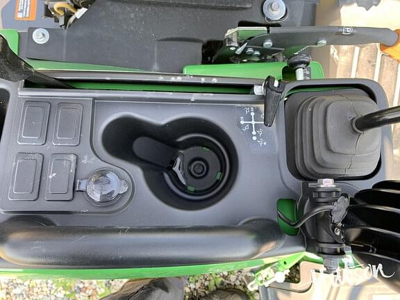 Image of John Deere 1025R equipment image 3