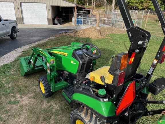 Image of John Deere 1025R equipment image 4