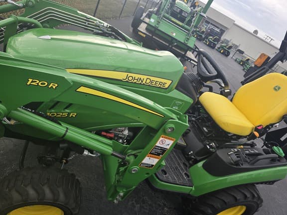 Image of John Deere 1025R equipment image 1