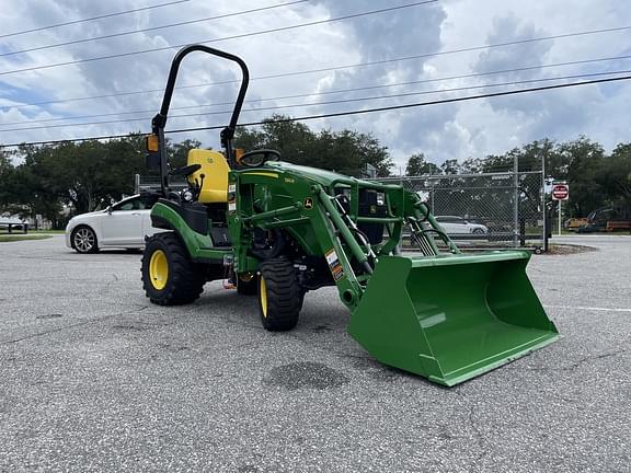 Image of John Deere 1025R equipment image 3