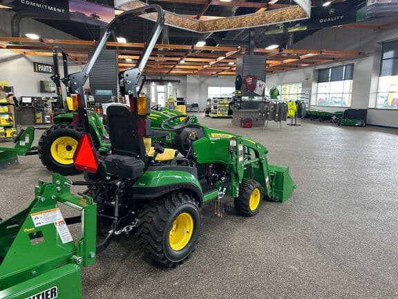 Image of John Deere 1025R equipment image 4