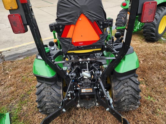 Image of John Deere 1025R equipment image 3